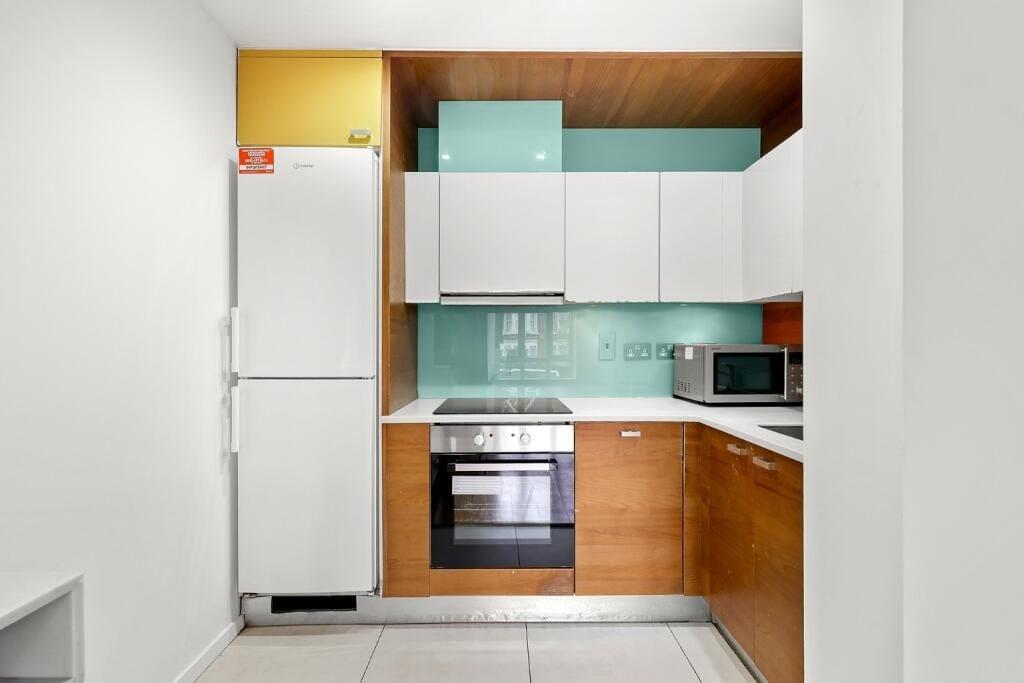 Apartment in London - View 3