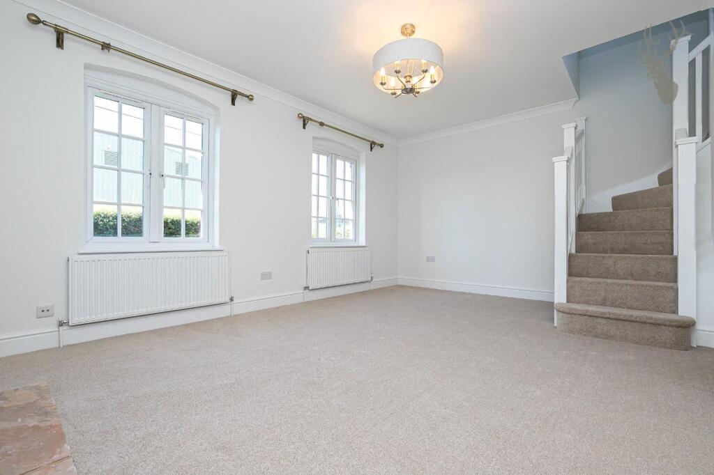 Stapleford Road, Stapleford Tawney, RM4 - View 4