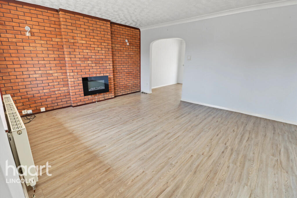 House in Lincoln, Birchwood - View 2