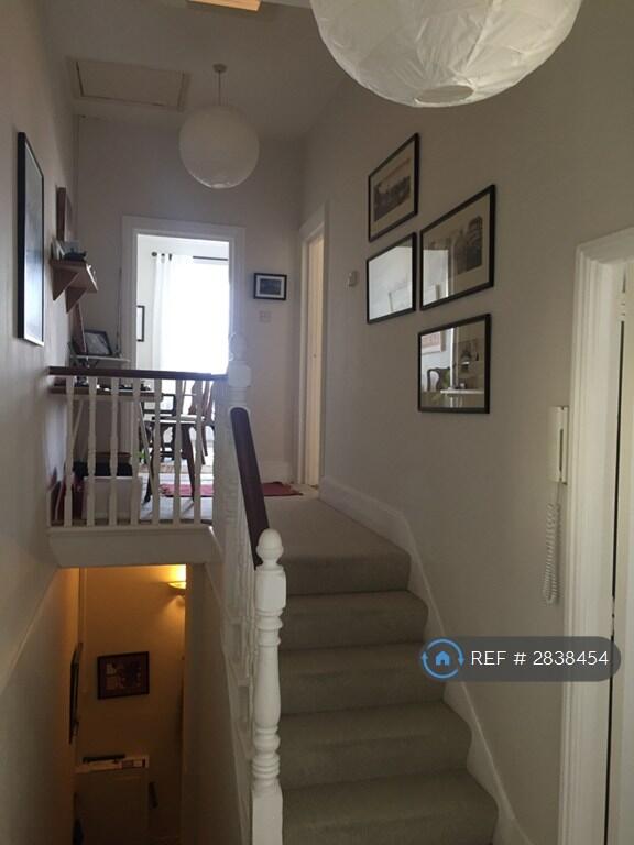 Main image of property: Earlsfield, London, SW18