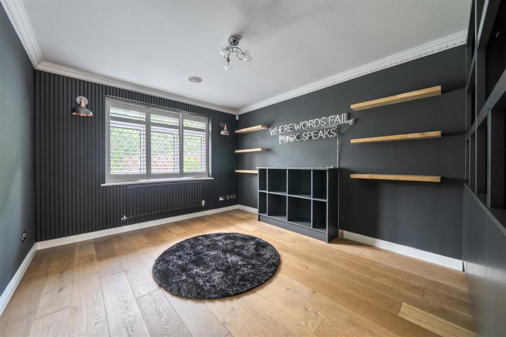 Hanoverian Way, Whiteley - More