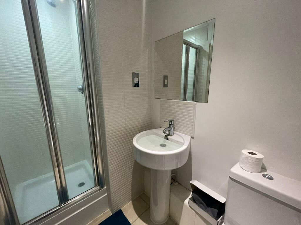 Apartment in Northampton - More