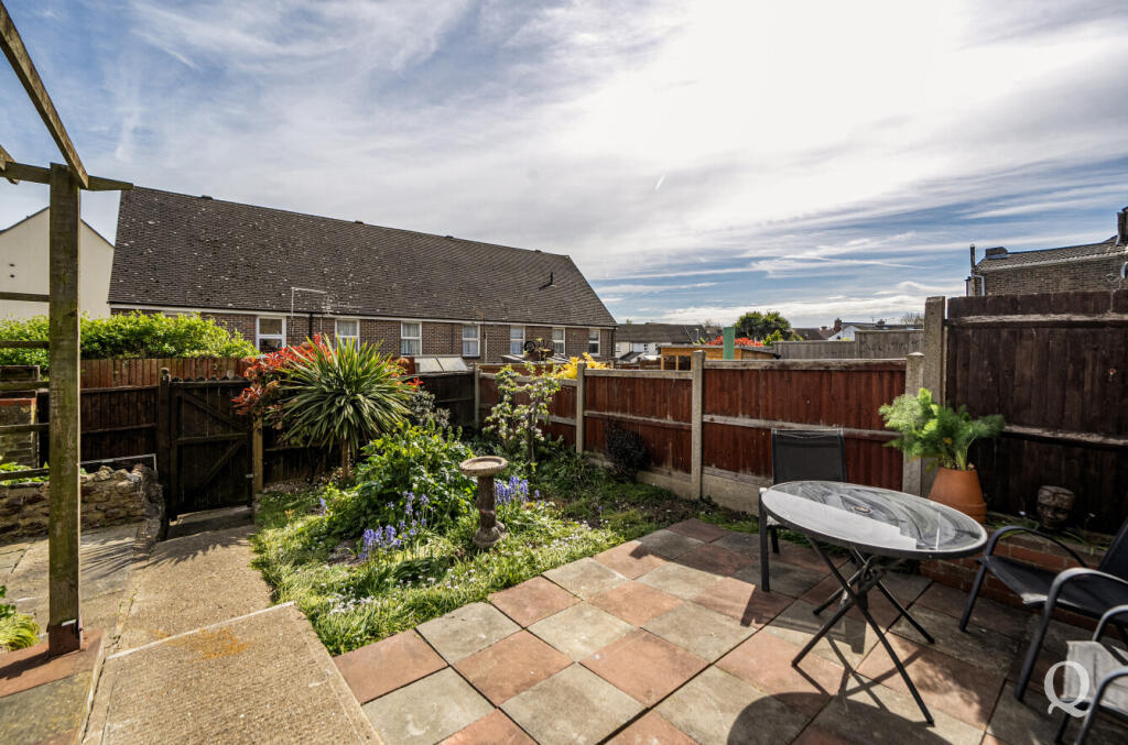 Crown Road, Sittingbourne, Kent, ME10 – pohled 2