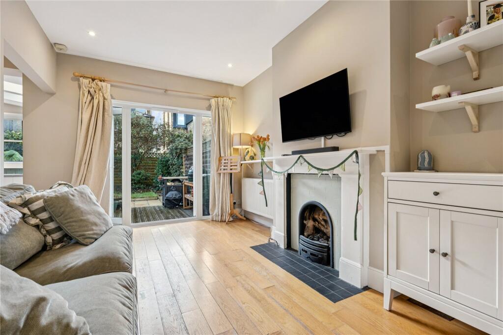 Bennerley Road, SW11 photo 2