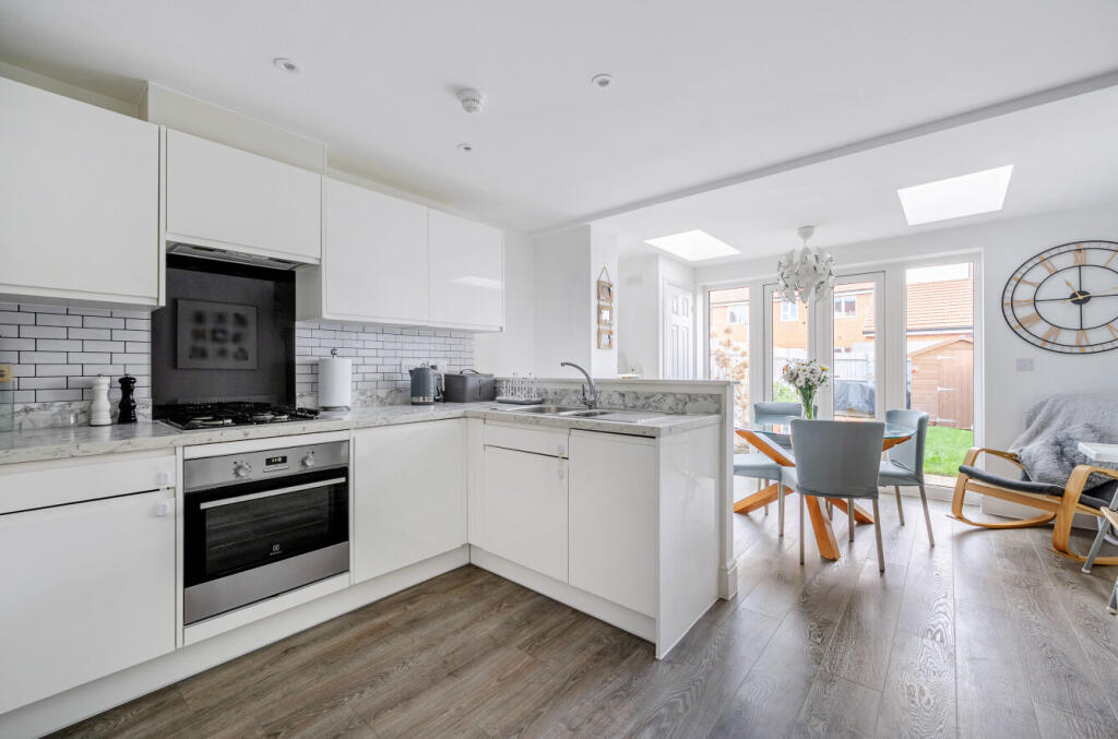Garrett Drive, Shinfield, Reading, Berkshire, RG2 photo 3