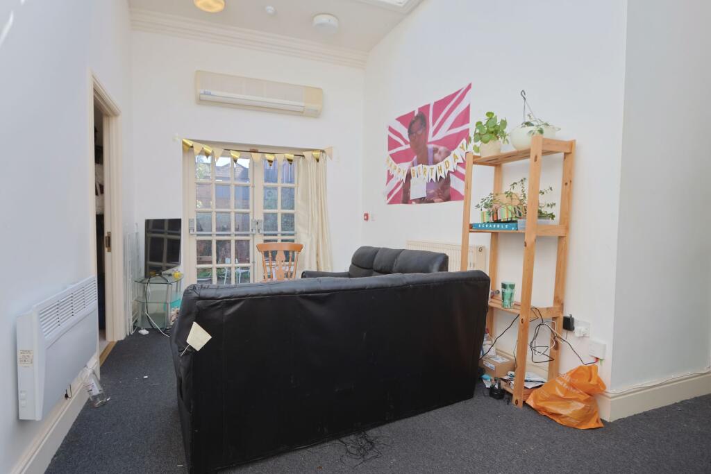 5 bedroom flat for rent