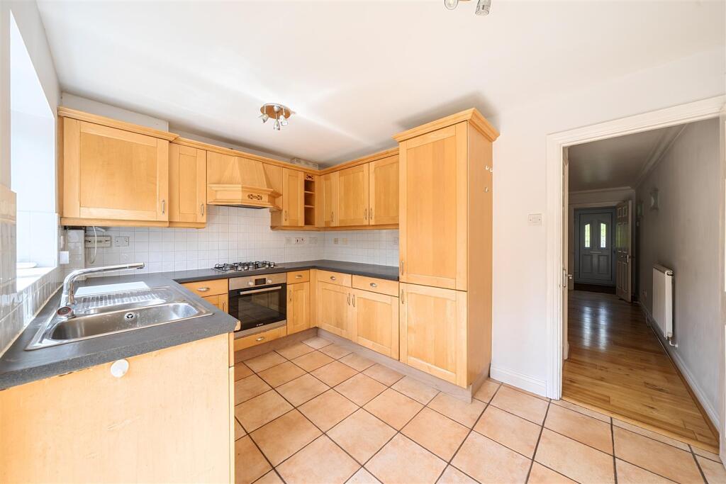 Puddingstone Drive, St. Albans photo 5