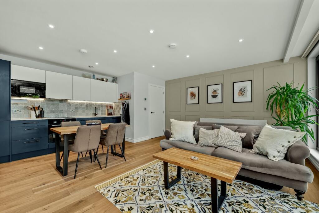 Apartment in Kingston upon Thames - View 5