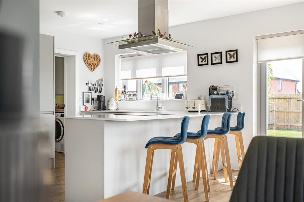 House in Braintree, Poppyfield, Steeple Bumpstead - More
