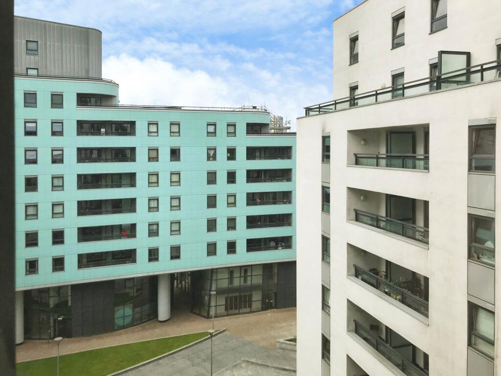 Apartment in Leeds - More