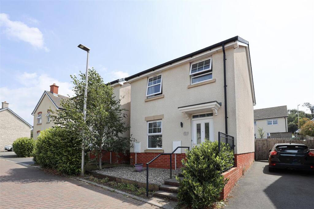 Main image of property: 18 Cae Ffynnon, Cowbridge, Vale of Glamorgan, CF71 7FJ