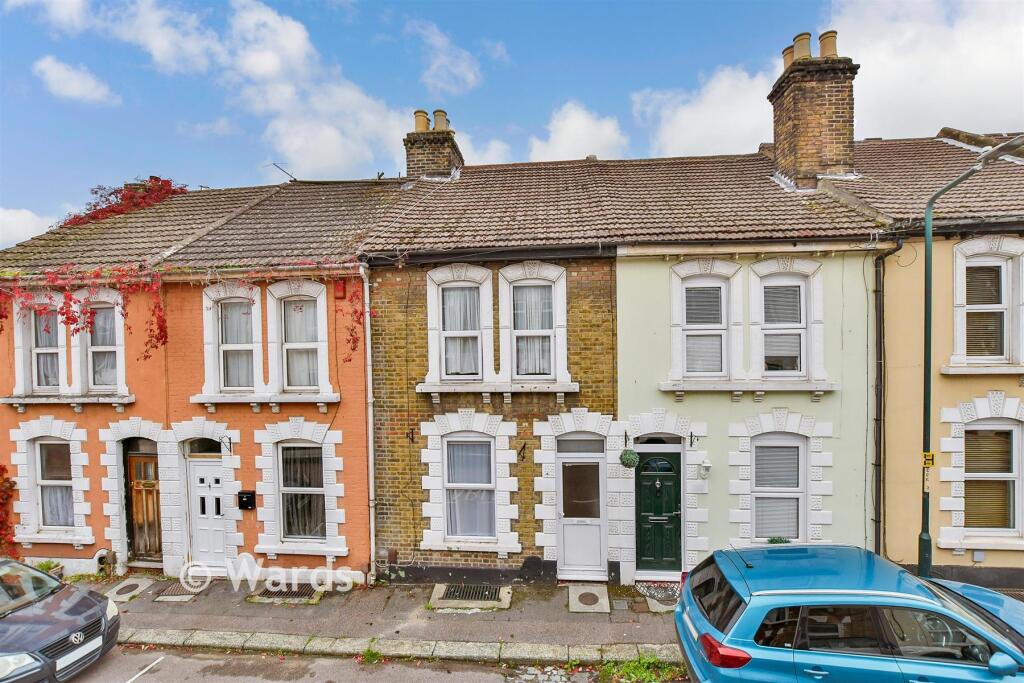 2-bed terraced on Cross Street, Strood, Rochester, Kent, £170,000