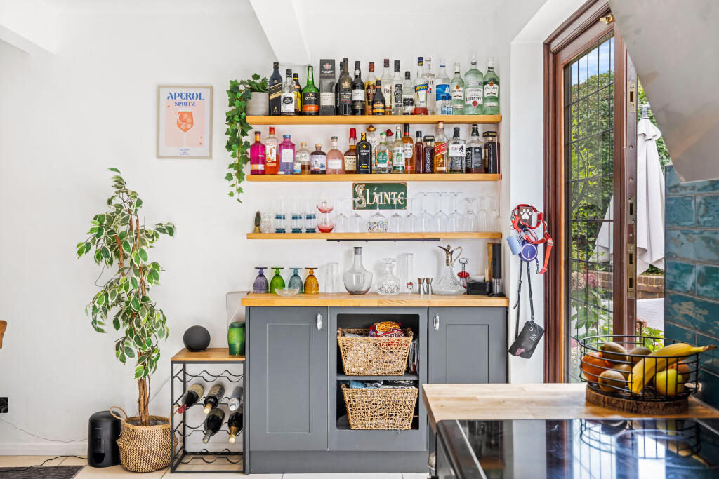 House in Croydon - More
