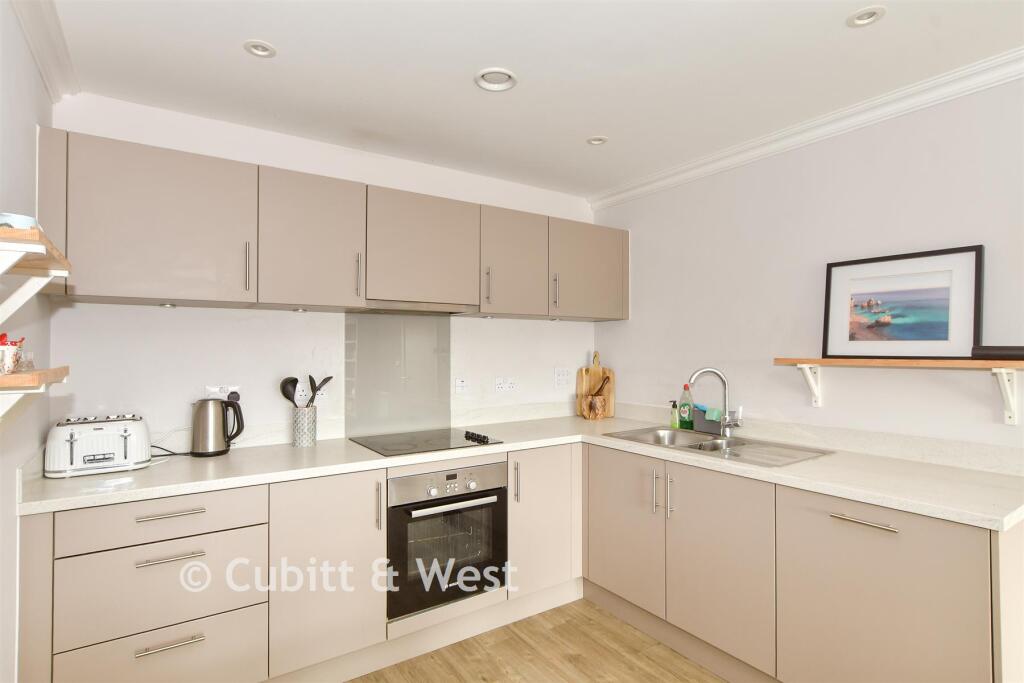 Apartment in Crawley, West Sussex - View 4
