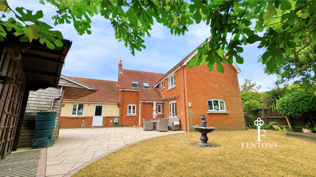 House in Tendring, Frinton and Walton - More