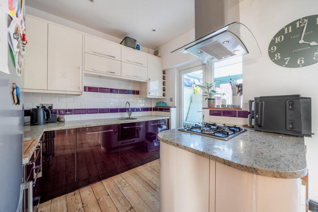 House in London, Upper Elmers End - View 4