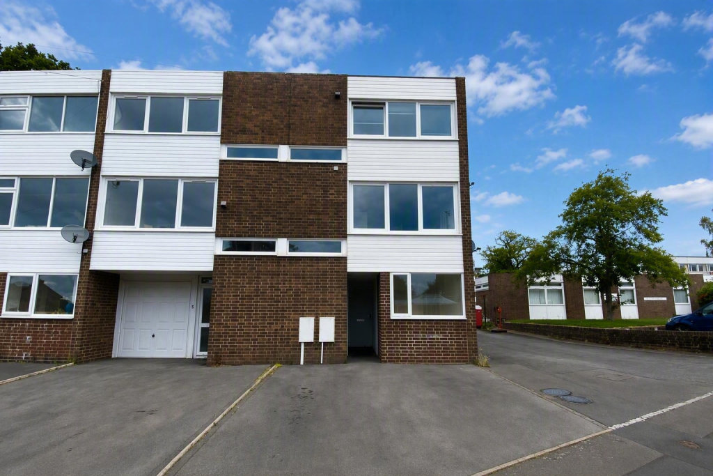 Main image of property: Barrowfield Lane, Kenilworth
