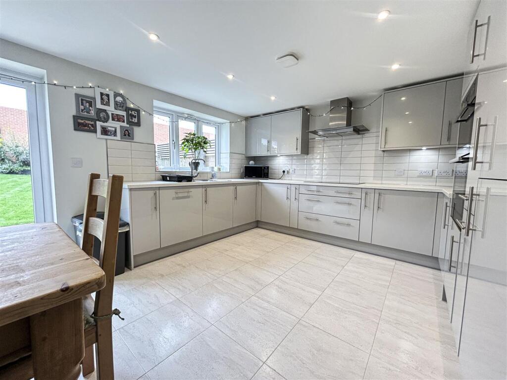 House in Dorchester, Chickerell - View 4