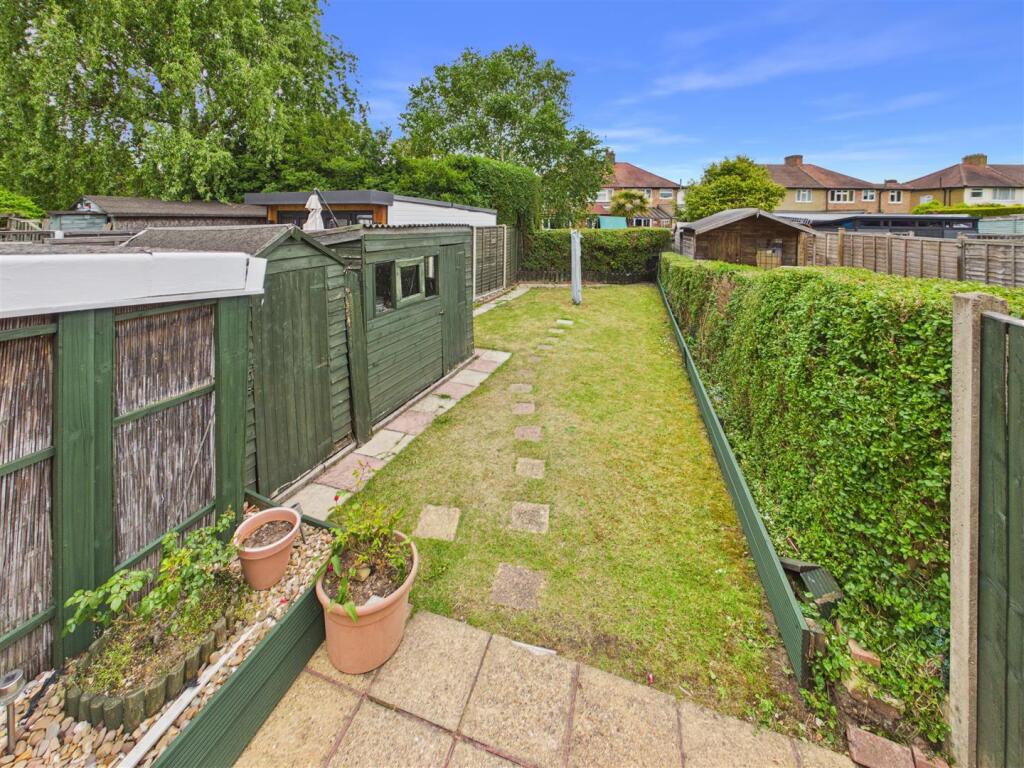 Pembroke Avenue, Hersham – pohled 5