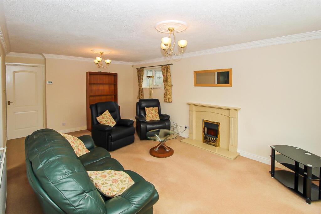 House in Wakefield, West Yorkshire - View 4