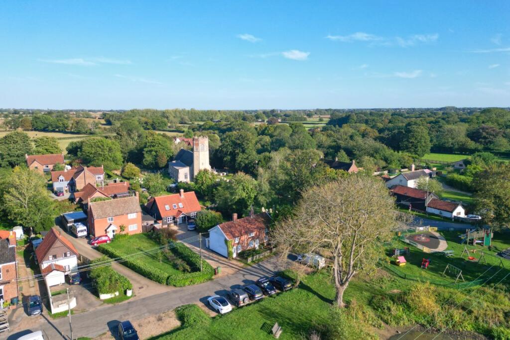 Ottomer Cottage, The Green, Old Buckenham, Attleborough, Norfolk NR17 1RN photo 2