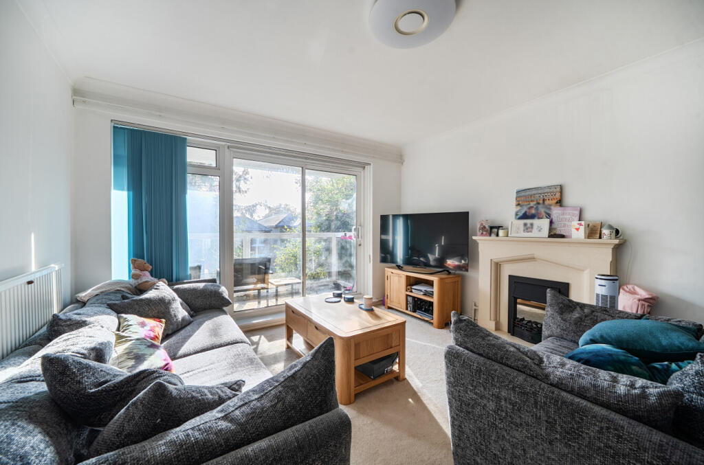 Apartment in Winchester, Lower Stanmore - View 4
