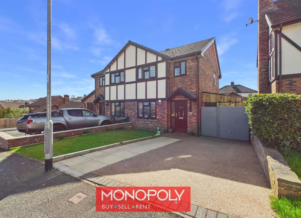 3-bed house on Denbigh, LL16, £269,995
