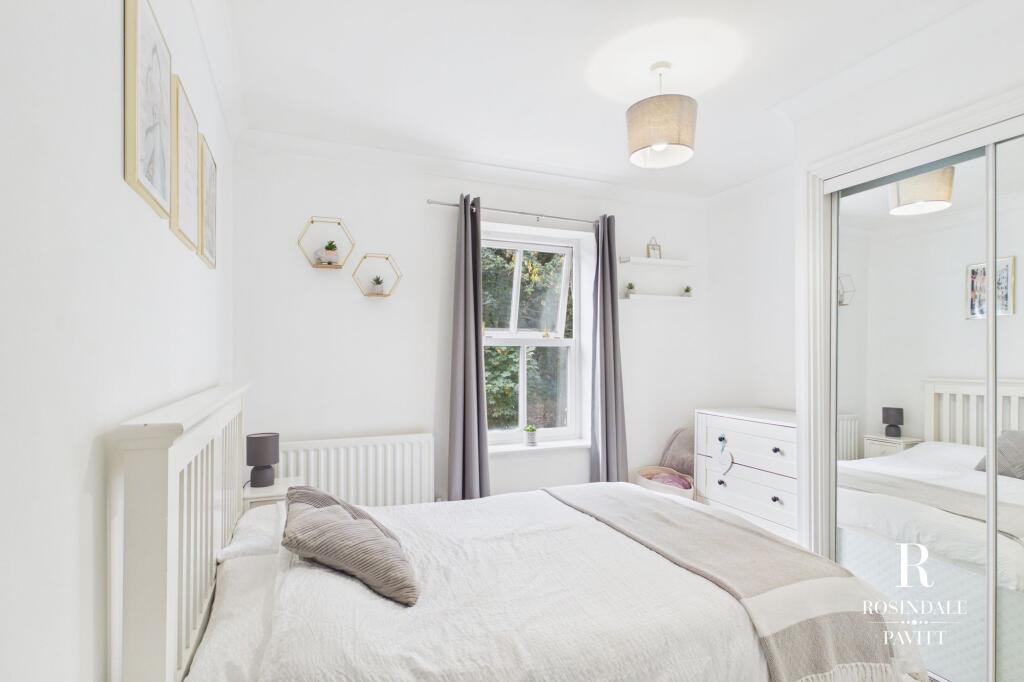 Apartment in Sutton - View 4