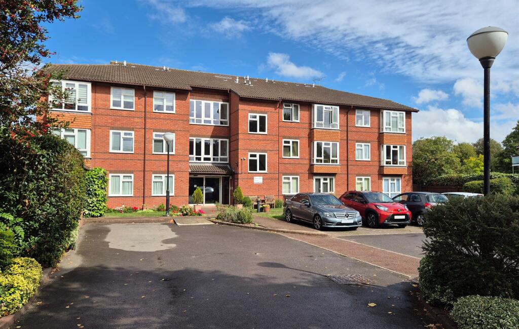 1-bed other on Village Road, Enfield, £159,995
