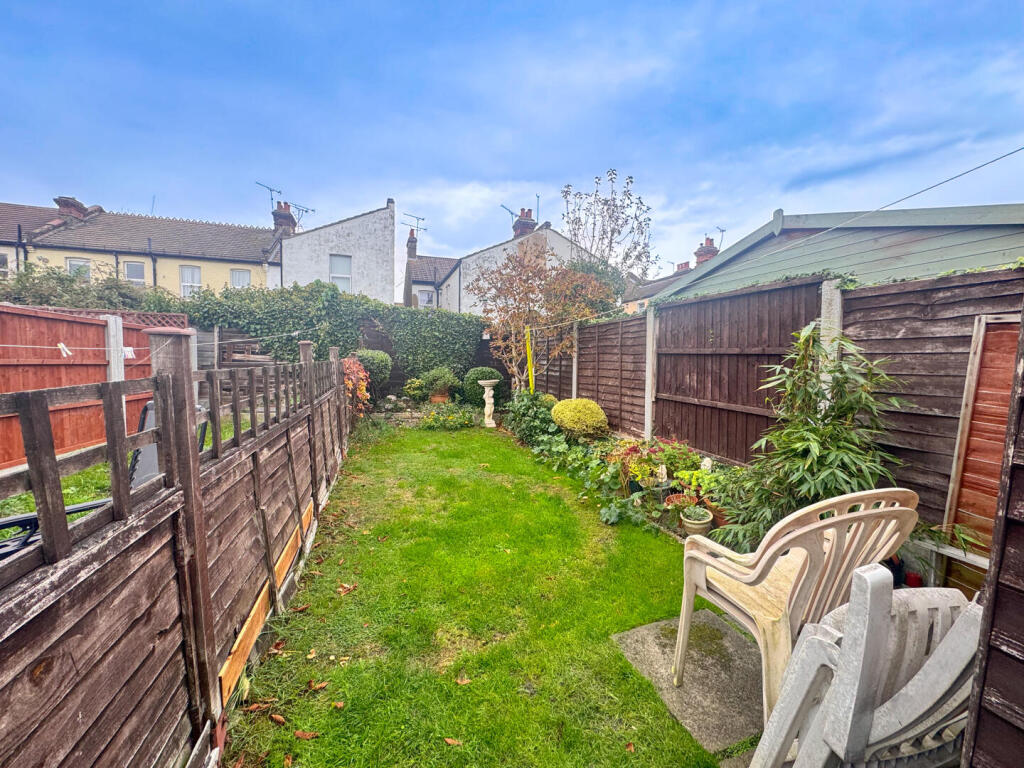 St. Johns Road, Westcliff-On-Sea photo 2