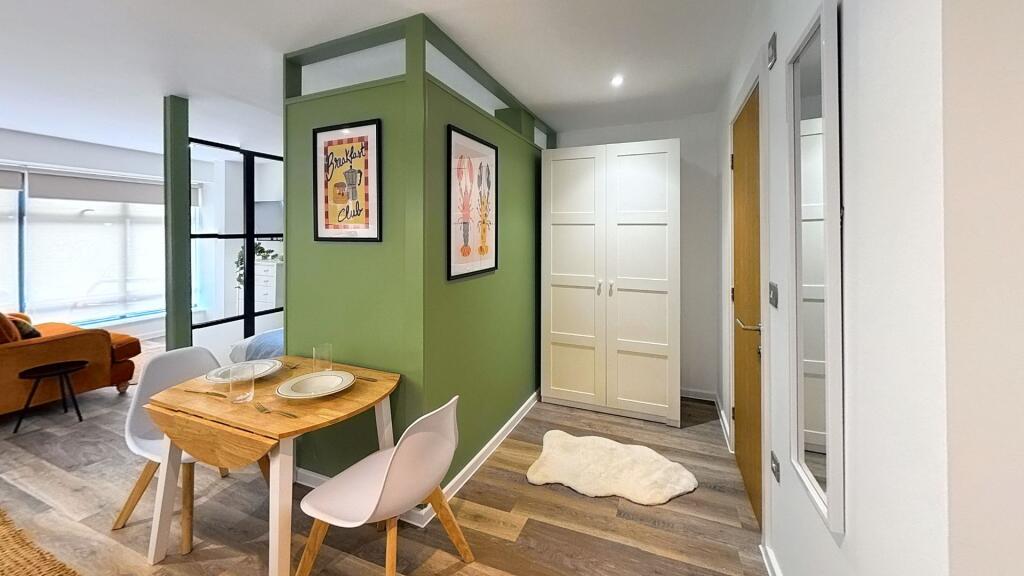 Apartment in Exeter, Devon - View 3