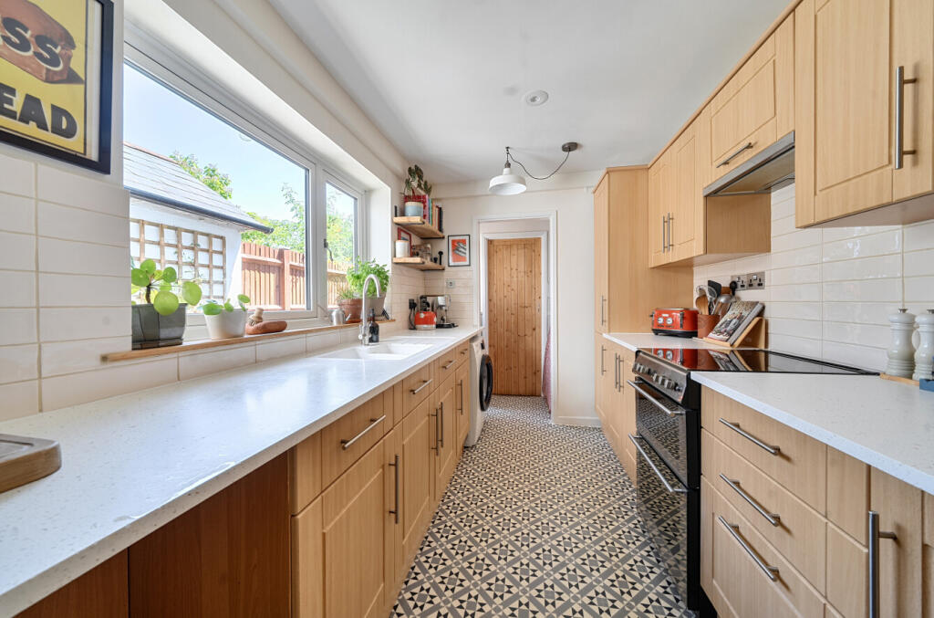 Grove Road, Alton, Hampshire, GU34 photo 3