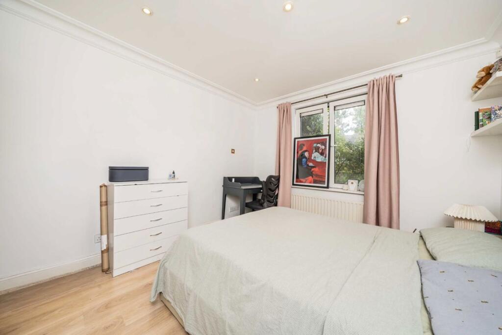 Apartment in London - View 5