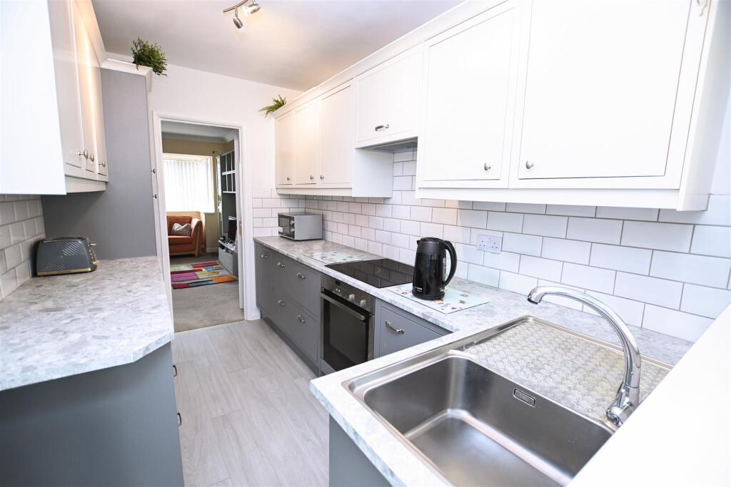 House in Castle Point, Canvey Island - View 3