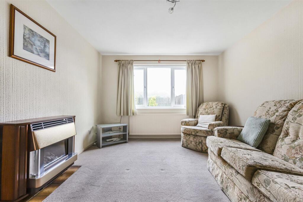 Trinity Road, Hertford Heath photo 2