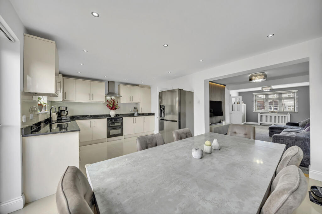 House in London, Collier Row - View 5