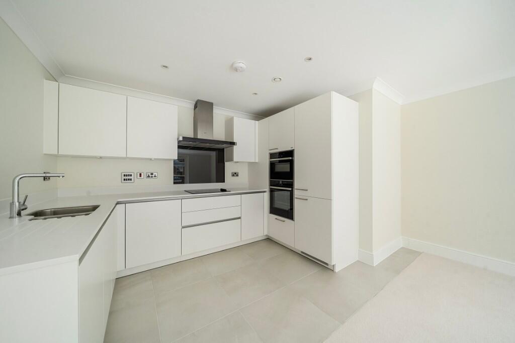 Apartment in Slough - View 4