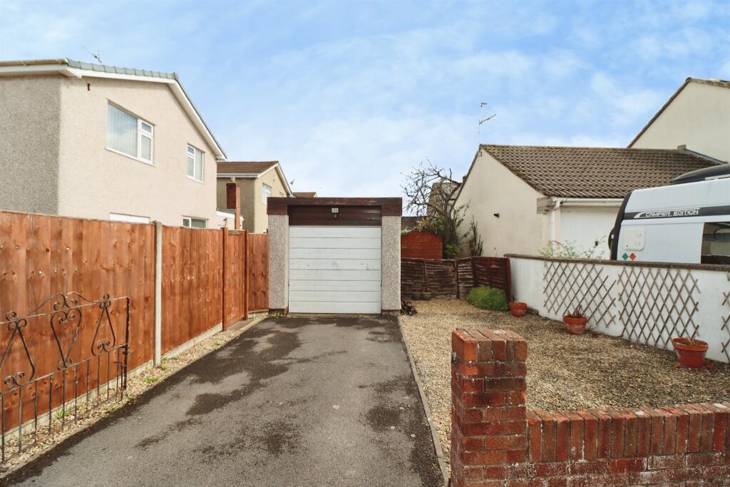 Orchard Road, Coalpit Heath, Bristol photo 2