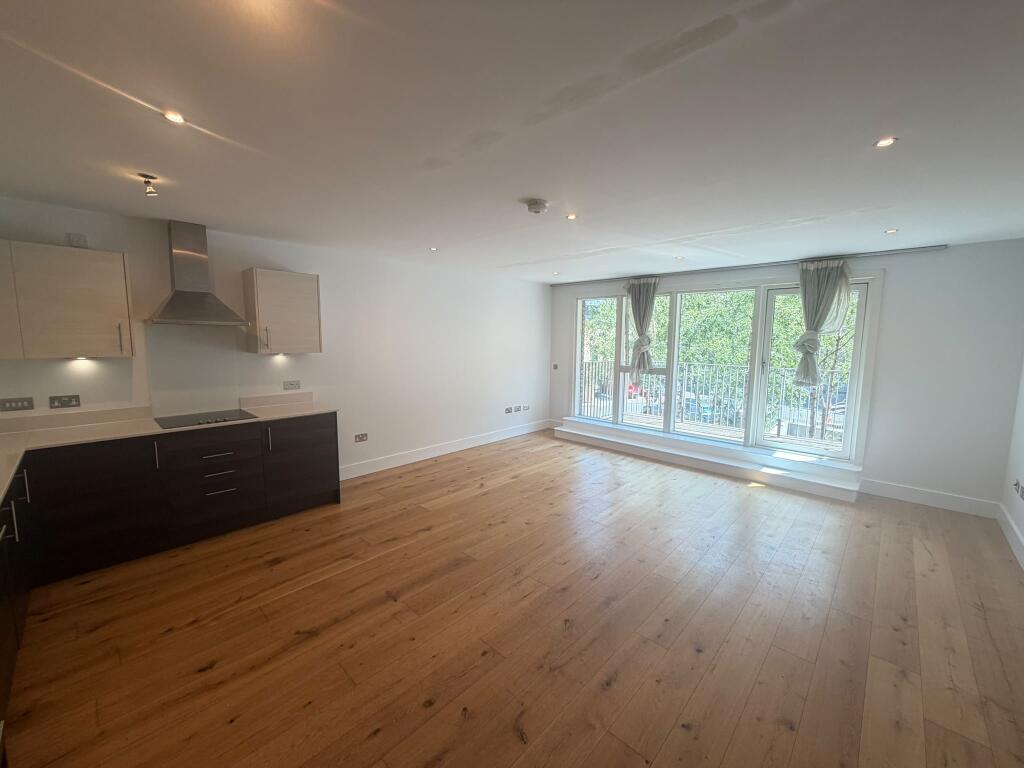 Main image of property: 8/5 Brandfield Street, Edinburgh, EH3 8AS