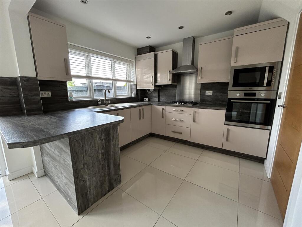 House in Doncaster - View 4