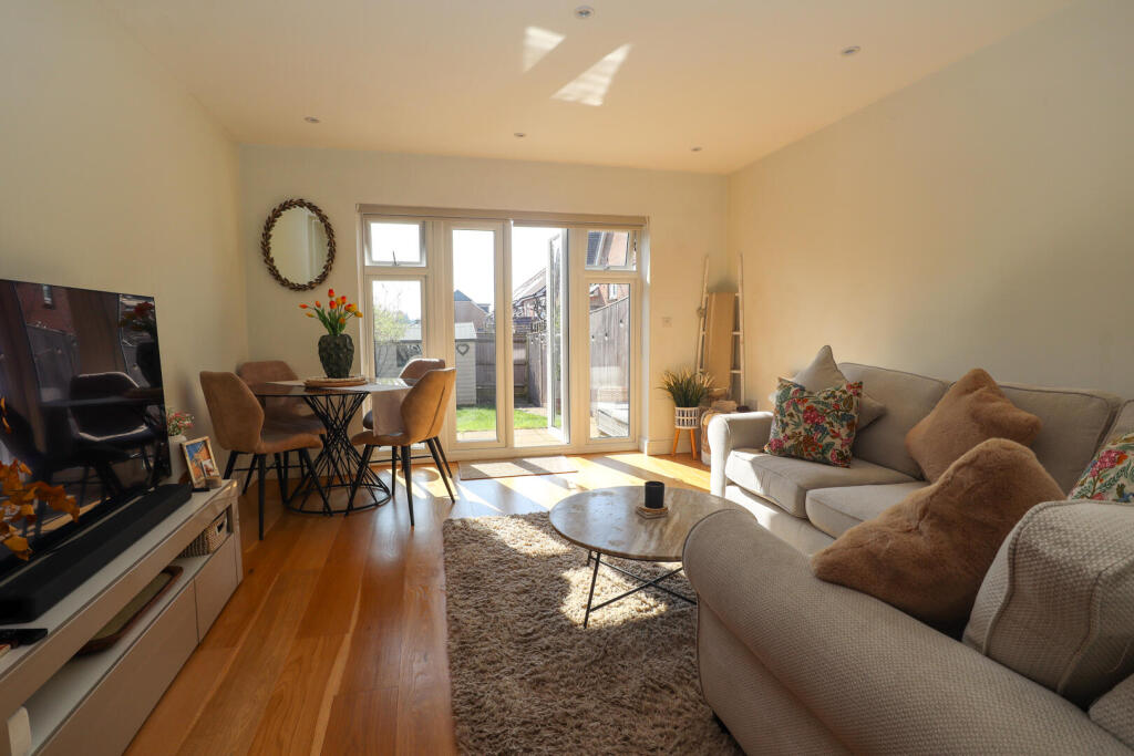 Woodview Way, Caterham photo 2