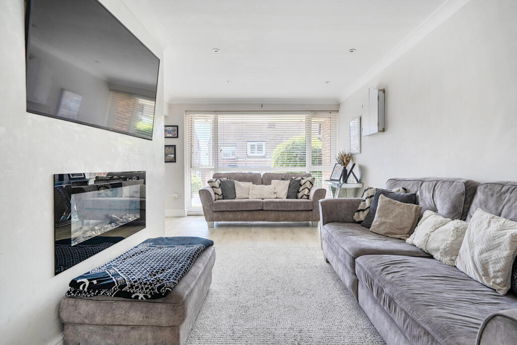 Courtmount Grove, Portsmouth, PO6 – další