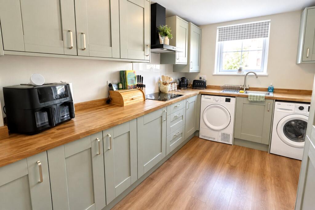 Athelney Avenue, Westbury photo 3