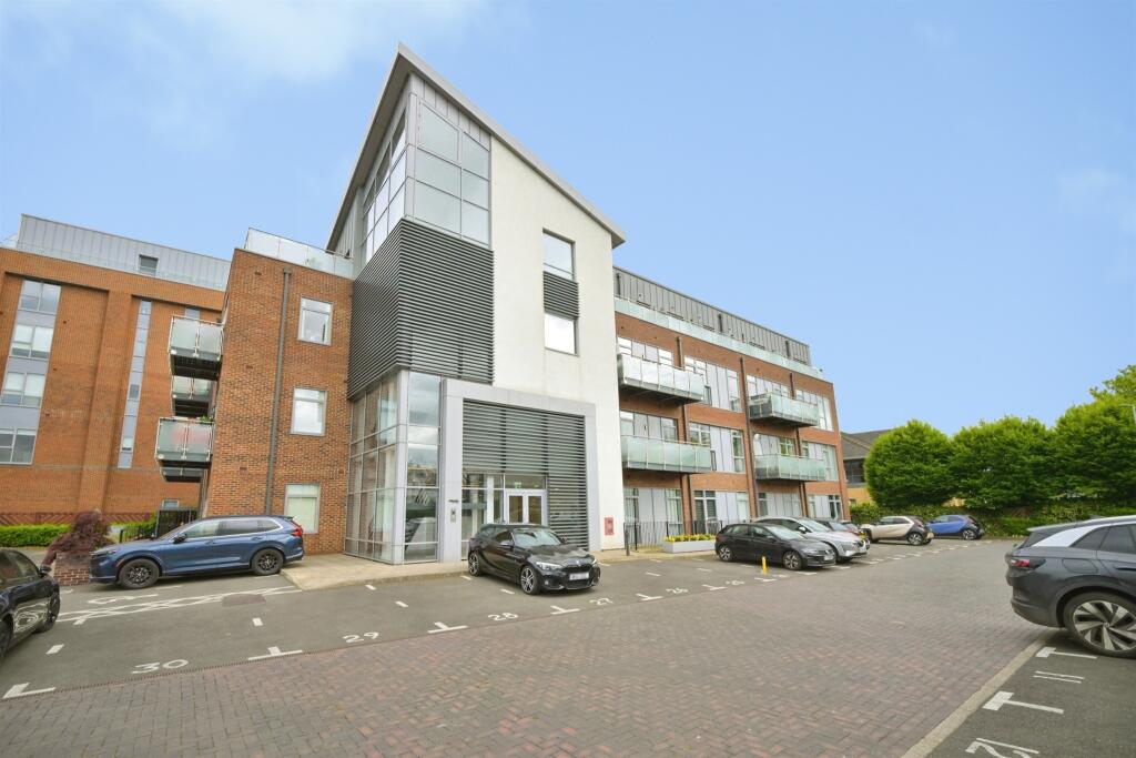 Main image of property: Broadwater Road, WELWYN GARDEN CITY
