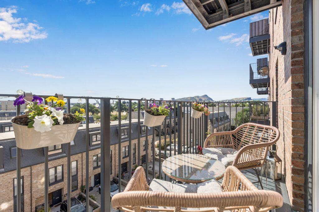 19 (flat 17) Pillans Place, Leith, Edinburgh, EH6 7FJ - View 4