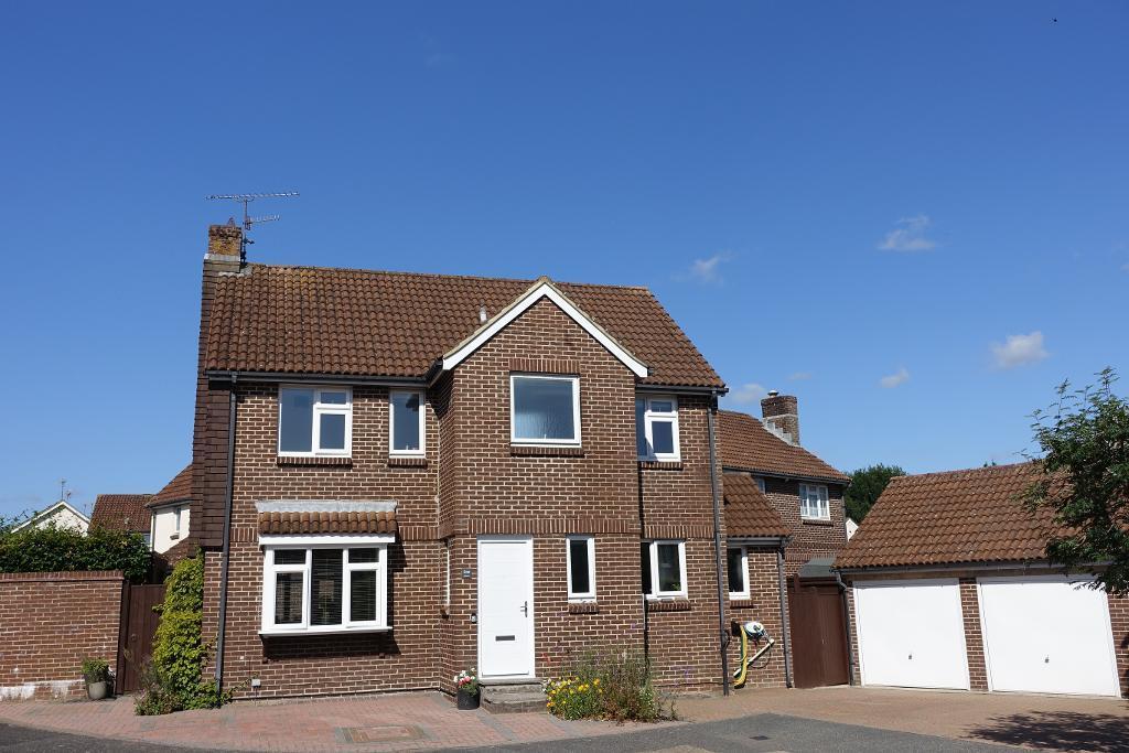 4-bed detached on Willow Close, Steyning, BN44 3SP, £575,000