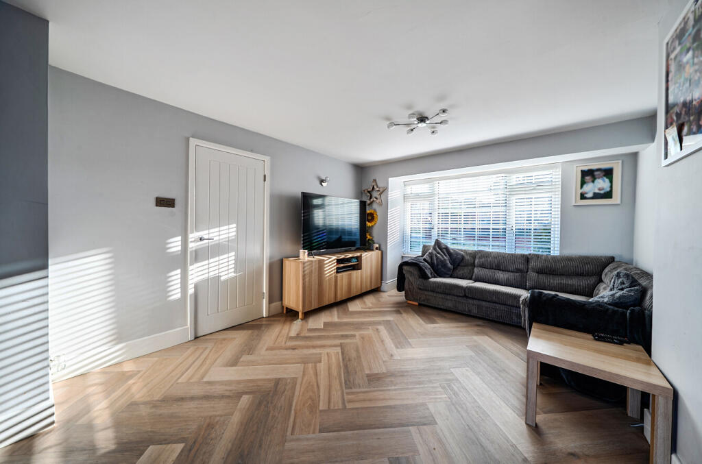 House in Luton - View 4
