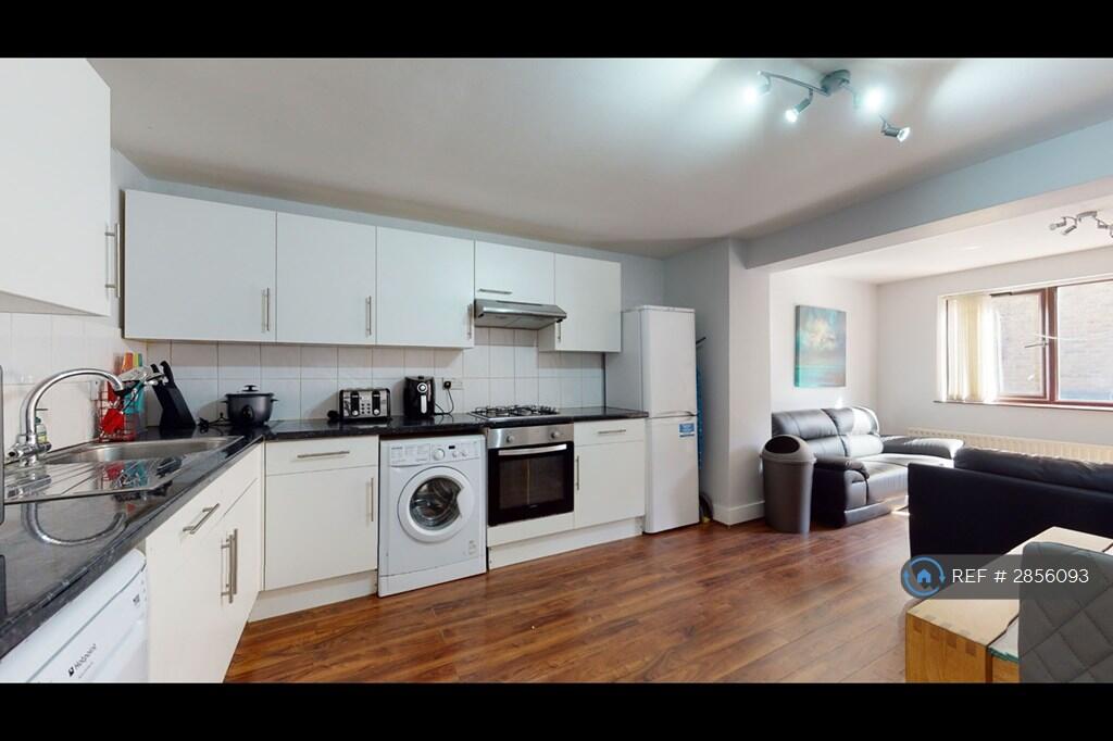 6 bedroom terraced house for rent