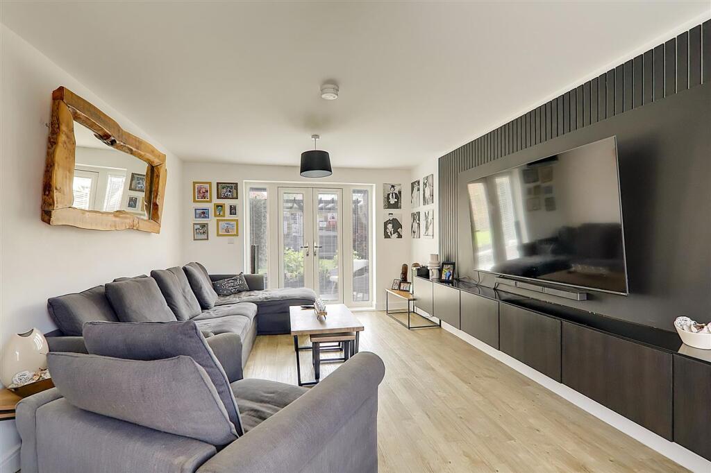 House in Worthing, West Sussex - More