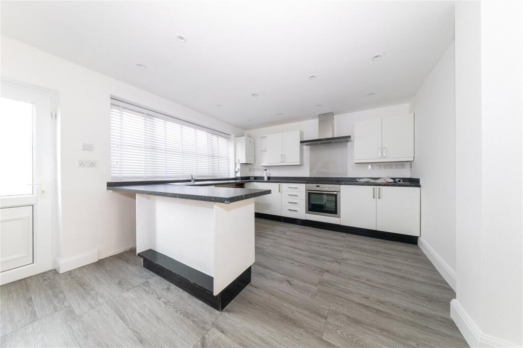 2 bedroom end of terrace house for sale in Chesford Road, Luton ...